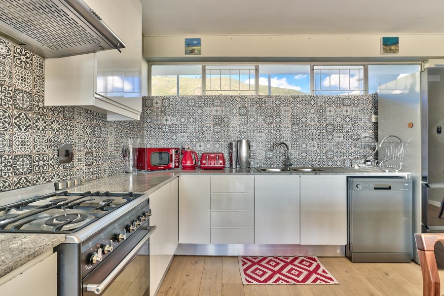 To Let 3 Bedroom Property for Rent in Sea Point Western Cape